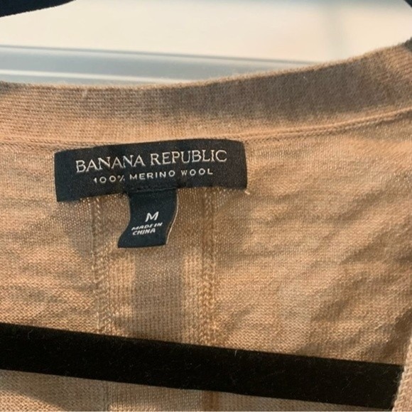 Banana Republic 100% merino wool sweater - Picture 2 of 4
